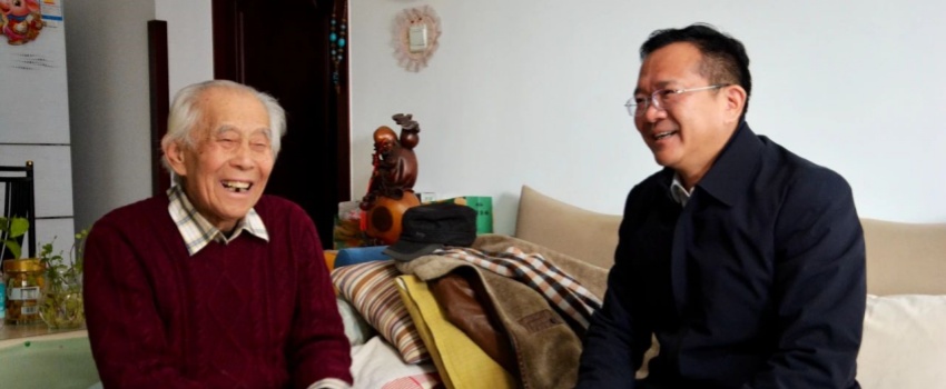 中國樂(lè )凱黨委領(lǐng)導看望慰問(wèn)樂(lè )凱老領(lǐng)導、老專(zhuān)家、老干部、老黨員及生活困難職工